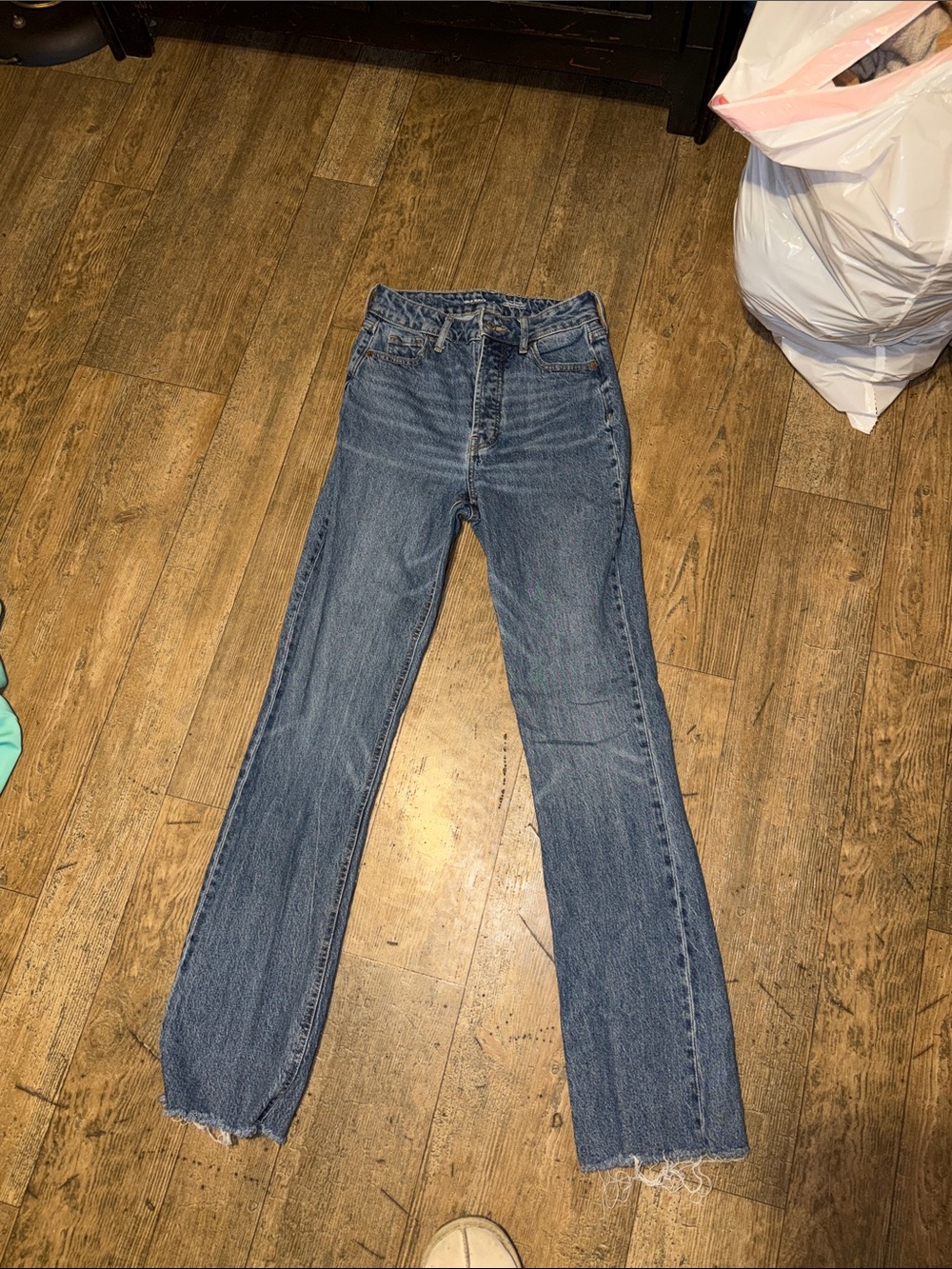 Old Navy Straight-Leg Women's Jeans in Medium Blue Wash